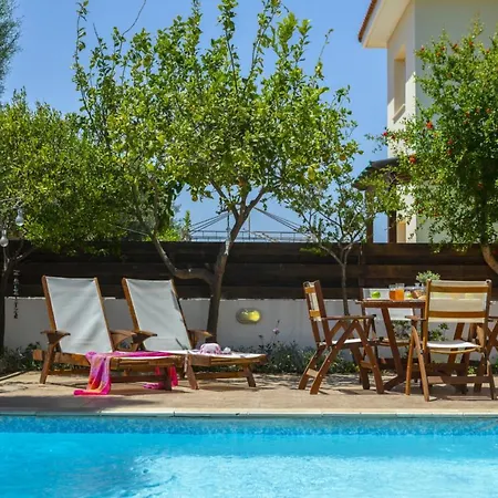 Imagine You And Your Family Renting This Luxury Villa In Paralimni, Minutes From The Beach, Protaras Villa 1486 فيلة *