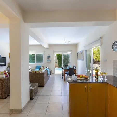 Imagine You And Your Family Renting This Luxury Villa In Paralimni, Minutes From The Beach, Protaras Villa 1486 فيلة باراليمني