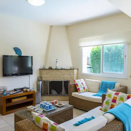 Imagine You And Your Family Renting This Luxury Villa In Paralimni, Minutes From The Beach, Protaras Villa 1486 فيلة باراليمني