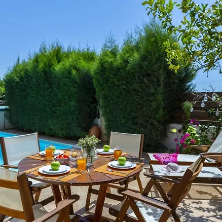 فيلة Imagine You And Your Family Renting This Luxury Villa In Paralimni, Minutes From The Beach, Protaras Villa 1486 *