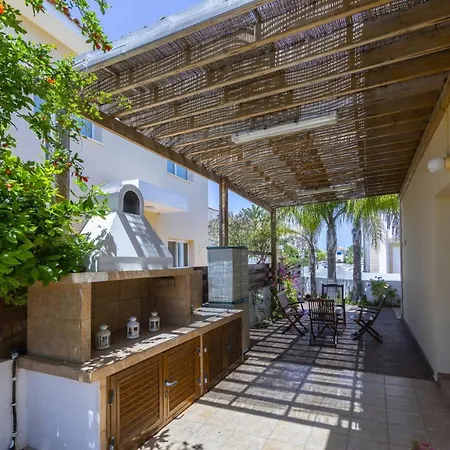 فيلة Imagine You And Your Family Renting This Luxury Villa In Paralimni, Minutes From The Beach, Protaras Villa 1486 باراليمني